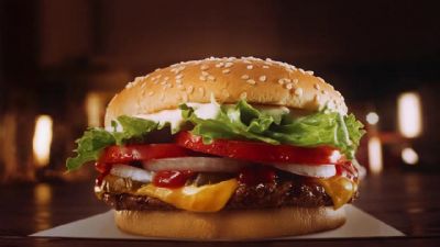 Burger King oferece Whopper de graa a quem denunciar fake news
