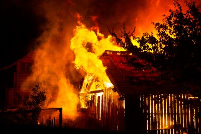 Mulher grvida coloca fogo na casa do namorado aps crise de cimes